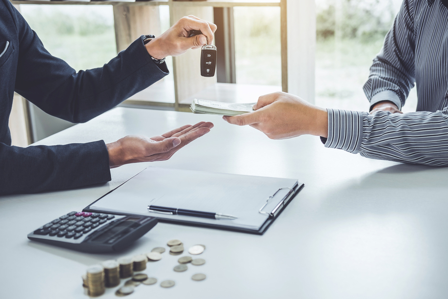 Salesman send key to customer after good deal agreement and rece